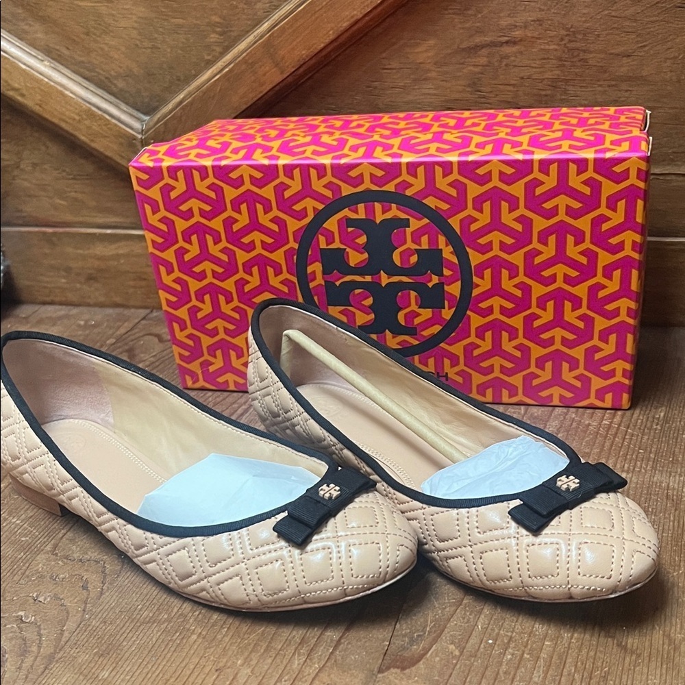 Tory Burch Tan and Black Quilted Bow Flats - Picture 5 of 10
